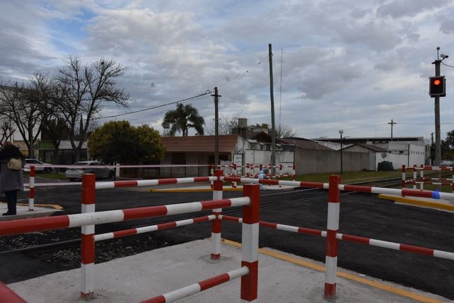 Puerto San Martín: Habilitaron la apertura del paso a nivel de calle Mendoza