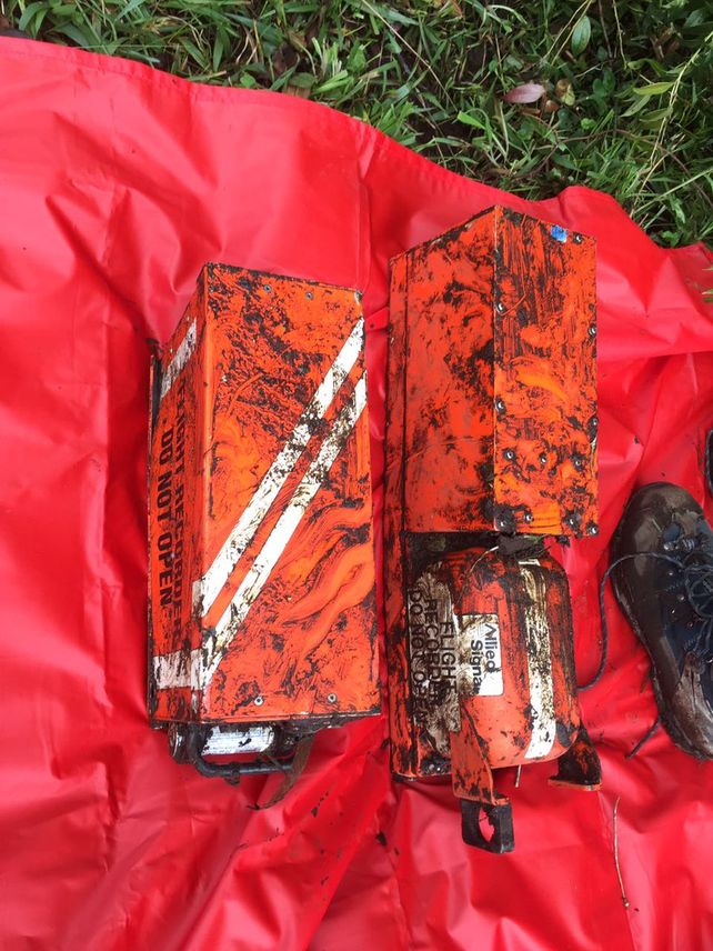 Encontraron las dos cajas negras del avión de la tragedia de Colombia