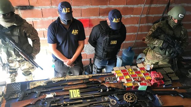 Descubren organización de policías que vendían armas poderosas en Rosario