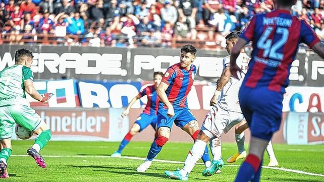Unión está entre los cinco equipos más goleados del toneo con 15 goles en contra en nueve partidos. Unión está entre los cinco equipos más goleados del toneo con 15 goles en contra en nueve partidos.