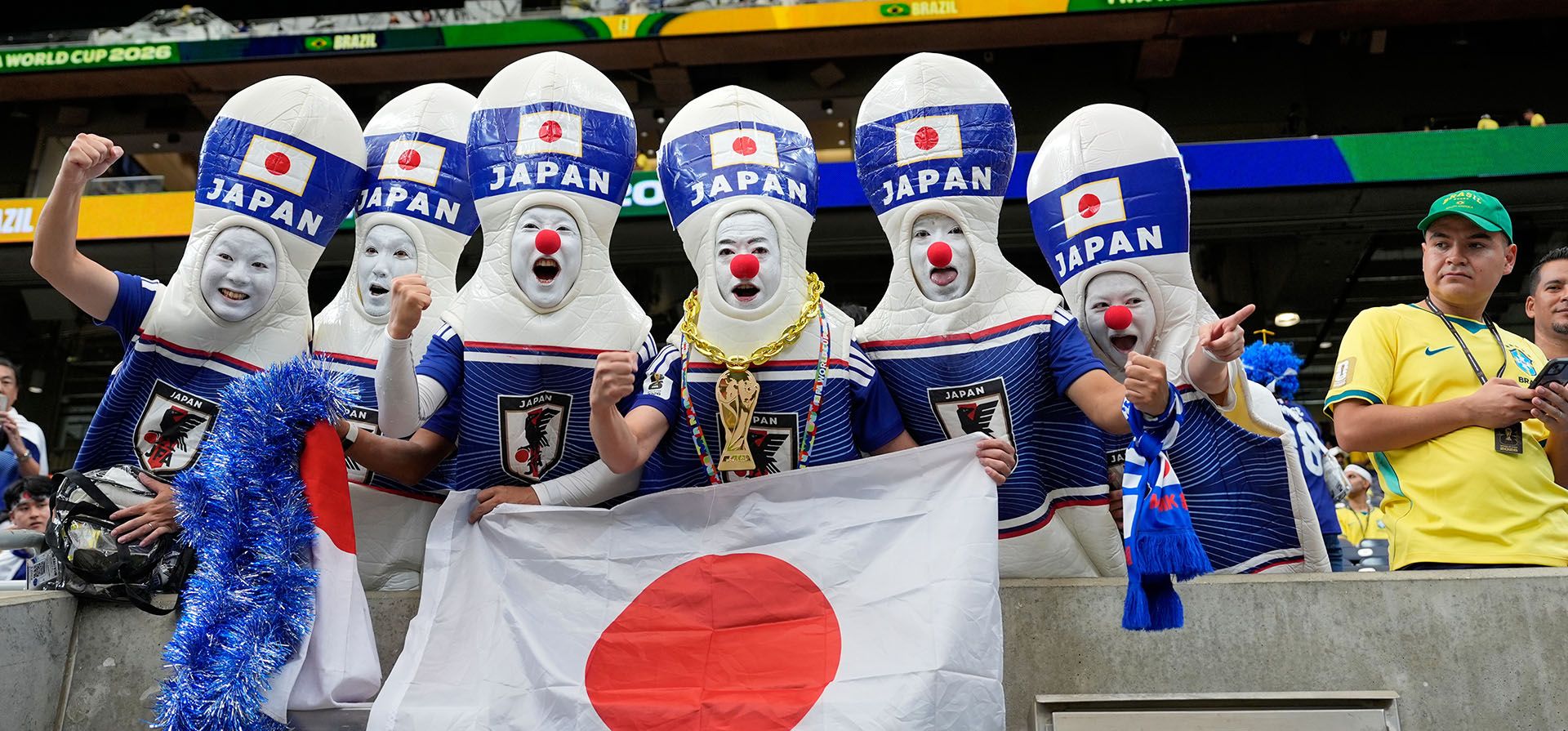 Aficionados japoneses vitorean antes del partido de dieciseisavos de final del Mundial de fútbol entre Brasil y Japón en Houston, el lunes 29 de junio de 2026. (Foto AP/David J. Phillip) Aficionados japoneses vitorean antes del partido de dieciseisavos de final del Mundial de fútbol entre Brasil y Japón en Houston, el lunes 29 de junio de 2026. (Foto AP/David J. Phillip)