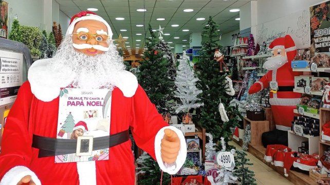 Es el tiempo de maypor venta de accesorios para el árbol de Navidad