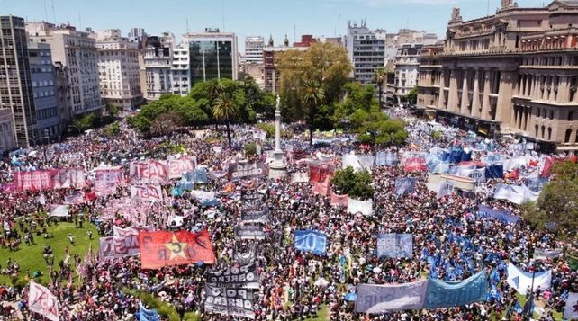 El paro y la marcha de la CGT es la primera medida de fuerza contra el gobierno de Milei.