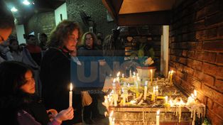 Pese al frío y a la lluvia, cientos de fieles veneraron a San Cayetano