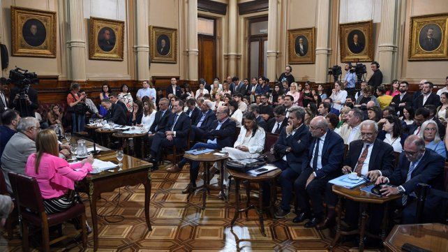 Comisiones del Senado estiraron el tratamiento del proyecto de ley para terminar con la boleta sábana.&nbsp;