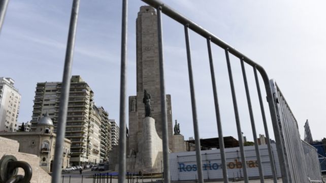 Vallado. El perímetro del Monumento a la Bandera se había cercado para evitar incidentes.