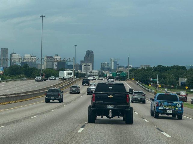 Las imponentes autopistas estadounidenses entre Kansas y Dallas se llenarán este fin de semana de viajeros argentinos que irán a alentar a Argentina.