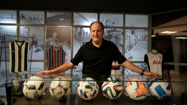 La pelota la maneja Roberto Gasparini