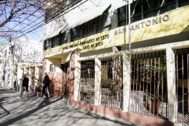 La escuela secundaria de Maipú al 3300 sigue adelante con las clases tras el incidente.