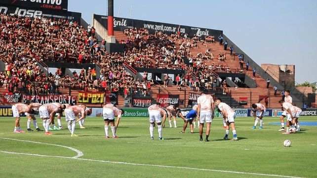 Colón y Barracas Central ya juegan en Paraná