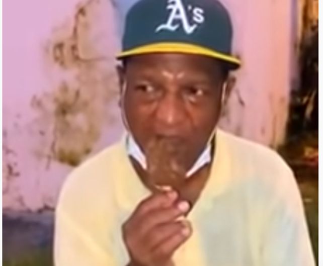 Video: un influencer le regaló helados de jabón a personas en situación de calle y causó indignación