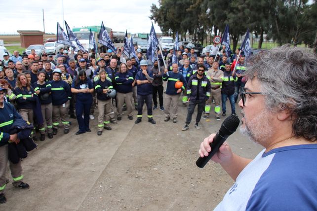 Movilización de aceiteros durante la crisis por la falta de pago de salarios.