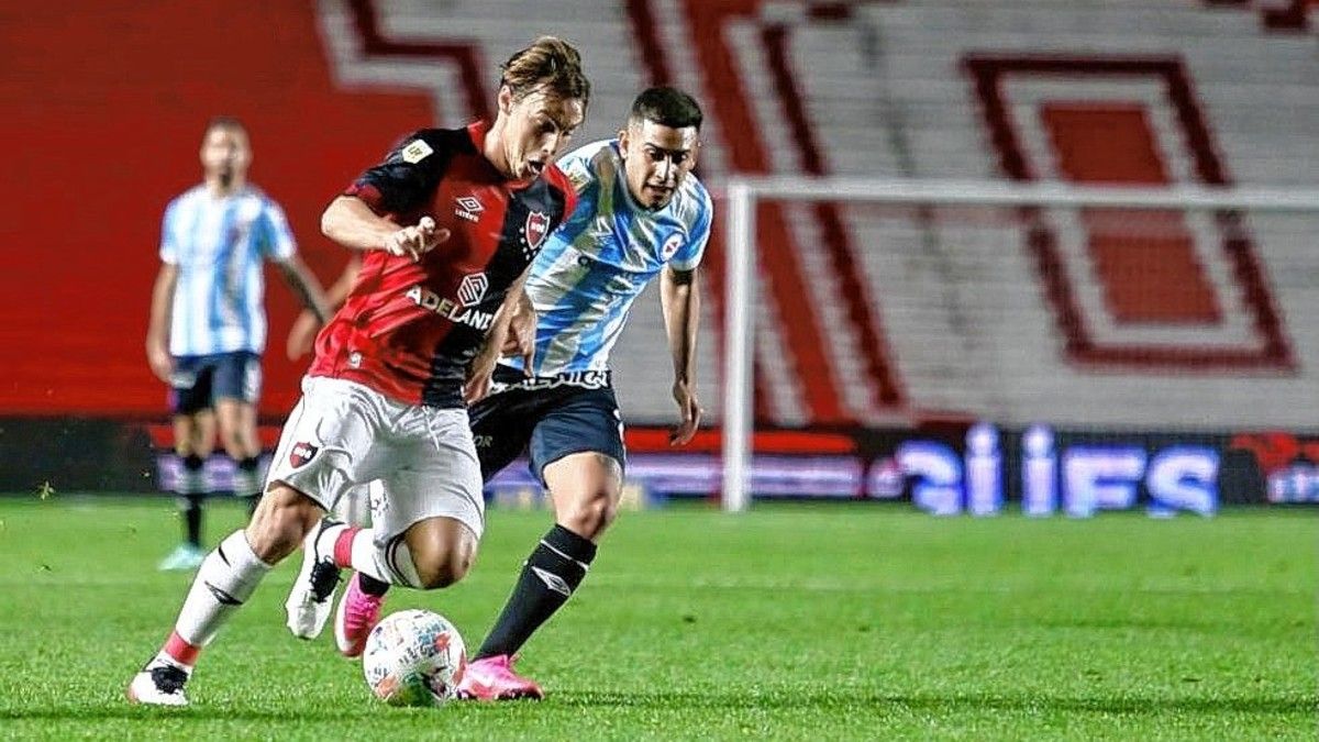 Argentinos golpeó a Newells sobre el final del partido