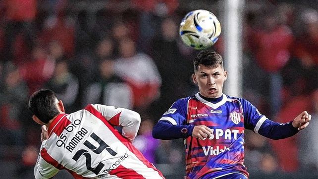 Con la defensa más joven del fútbol argentino Con la defensa más joven del fútbol argentino