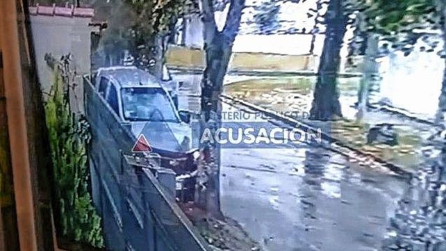 [VIDEO] El momento que un joven atropella a dos delincuentes