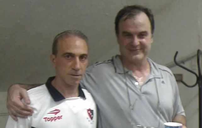 Pancho junto a su máximo ídolo Marcelo Bielsa