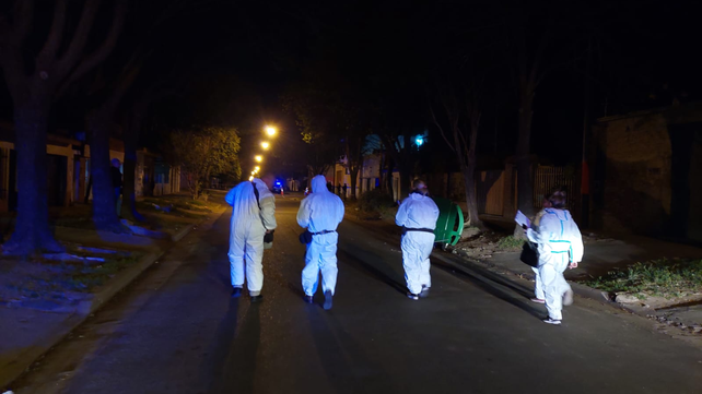 Personal de la Agencia de Investigación Criminal en la zona de Alvear y Presidente Quintana