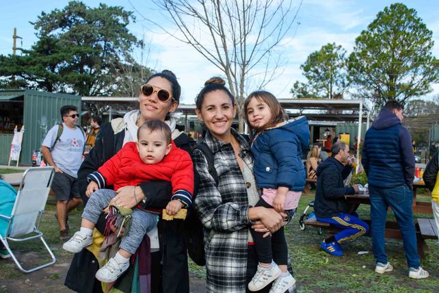 Gisela y Vanesa Carbone, Félix y Renata