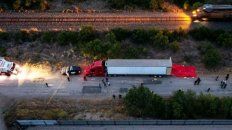 Migrantes en un camión: aumenta a 50 el número de fallecidos