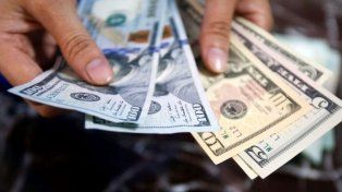 El dólar cierra marzo con un avance de 10,61%