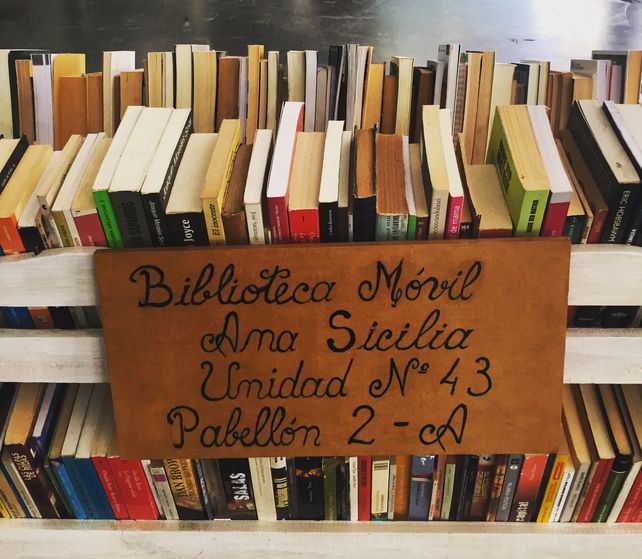 Libros tras las rejas: un proyecto que recorre las cárceles para abrir diálogos desde la lectura