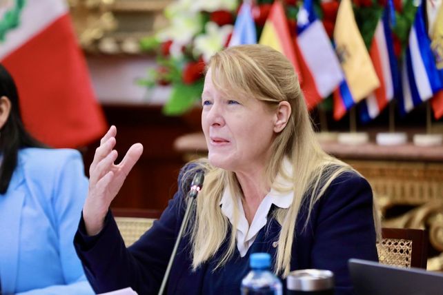 Margarita Stolbizer calificó el Side como nada bueno seguro y menos sin información ni control. Margarita Stolbizer calificó el Side como nada bueno seguro y menos sin información ni control.