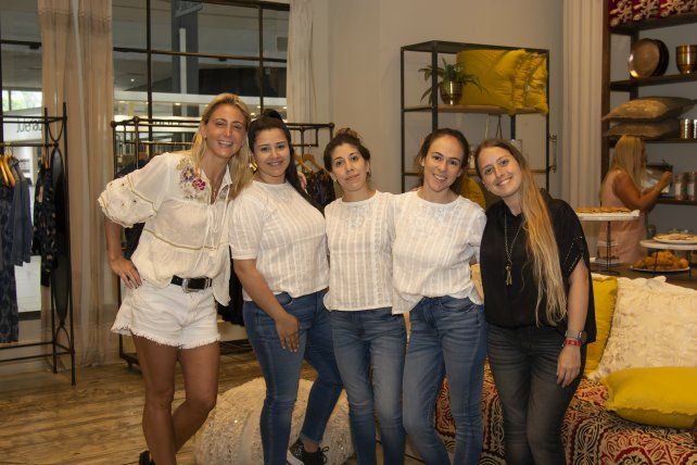Sofia Lorandini, Muriel Moyano, Sofia Rodríguez, Florencia romero y Regina Arce