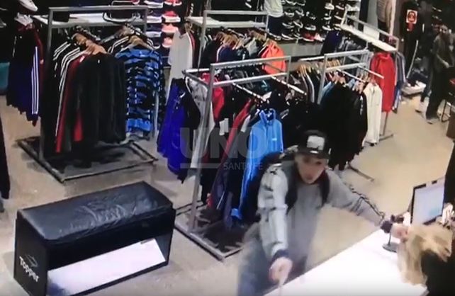 Violencia. Momentos de tensión se vivieron en el local de ropa deportiva