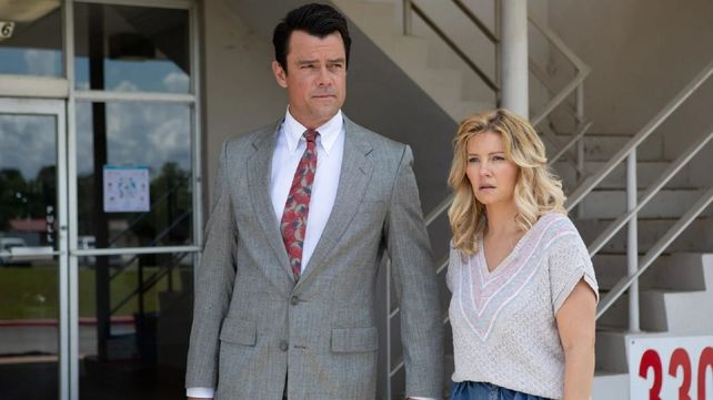 Elisha Cuthbert da vida a la esposa de Galvan.