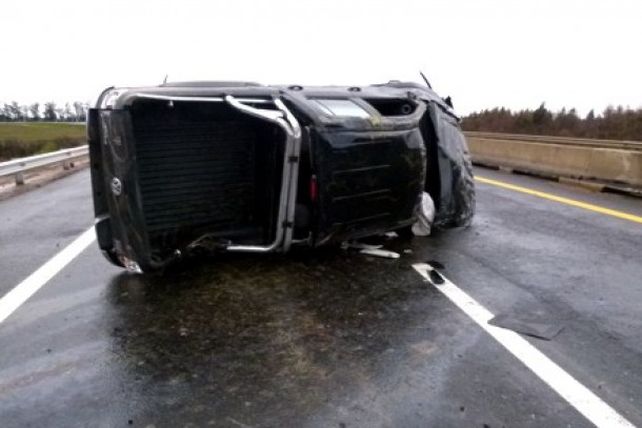 Una camioneta dio varios tumbos en el kilómetro 268 de la ruta 14