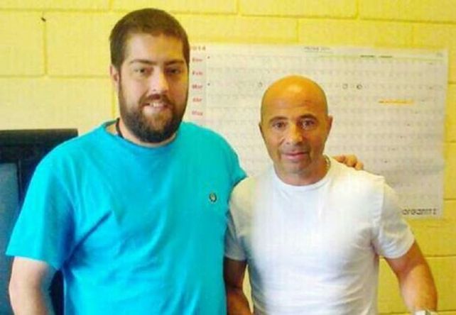 Abrazo. El líder de Don Osvaldo y el DT del Sevilla.