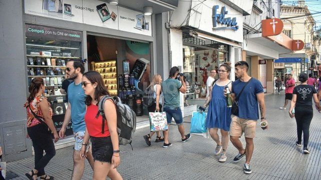 Locales comerciales en peatonal San Martín.