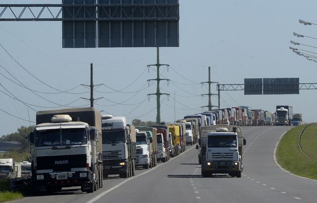 Realizar n una caravana de camiones en repudio por discriminaci n