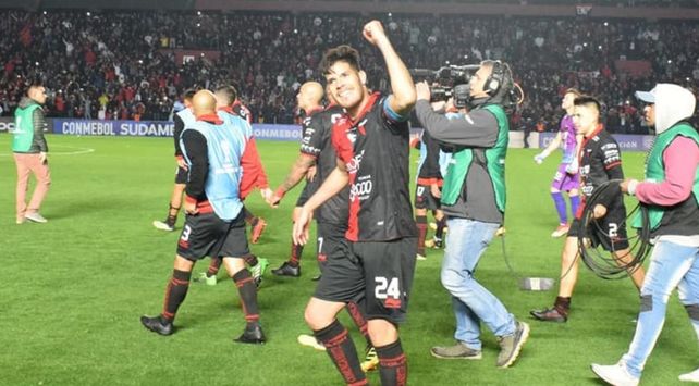 ¿Llega o no llega? La foto que hace ilusionar a los hinchas de Colón