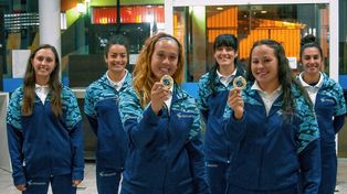 Las chicas campeonas presente en UNO.