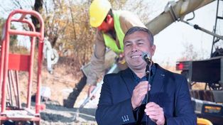 Calle España. El jefe comunal Antonio Fiorenza estuvo en la inauguración.