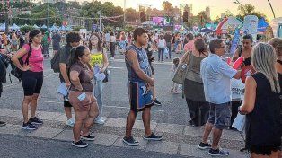 Miles de personas se congregan para disfrutar del show de Lali Espósito.