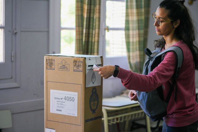 La Libertad Avanza se impuso en territorio santafesino en las elecciones del domingo. La Libertad Avanza se impuso en territorio santafesino en las elecciones del domingo.