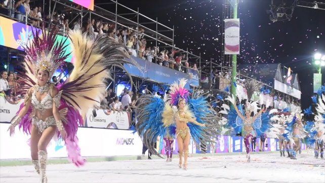 Todos los brillos del carnaval en Corrientes (Télam).
