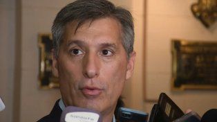 El ministro de Economía de Pullaro descartó un bono para los estatales