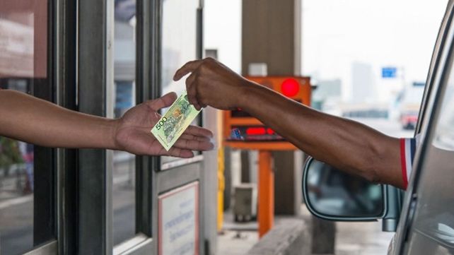 Buscan a un hombre que pagó el peaje con $500 y se fue sin el vuelto