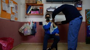 El reporte de este sábado reafirmó la tendencia a la baja: 3.725 contagios y 54 muertes