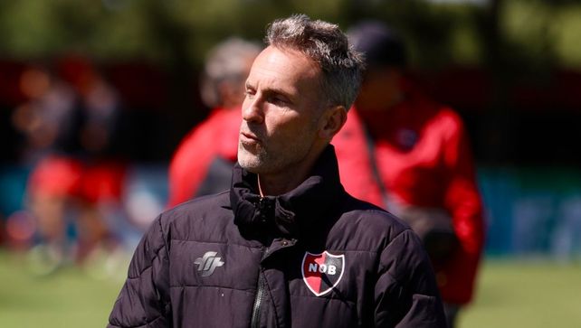 Bernardi agradeció el apoyo de los futbolistas históricos de Newells.