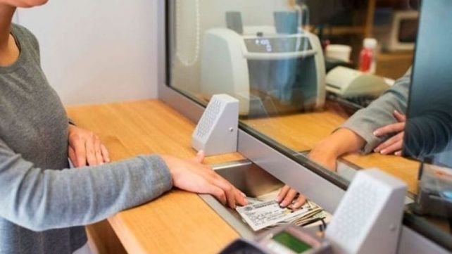 Día del Bancario: este lunes no habrá bancos y los empleados cobrarán un súperbono de $460 mil