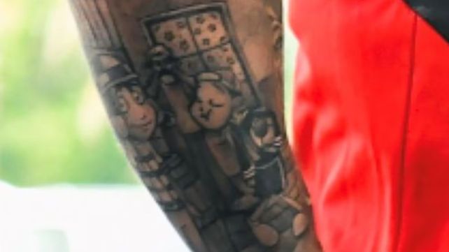 Los tatuajes del ex-Newells que llamaron la atención en su nuevo club