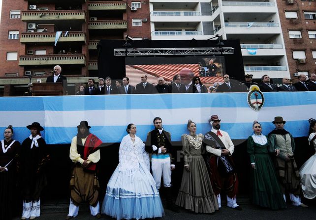 El gobernador Miguel Lifschitz durante su discurso por el festejo del 25 de Mayo. // Mauricio Centurión/ UNO Santa Fe