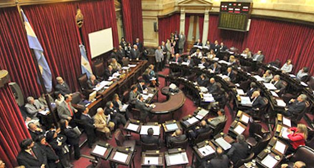 El matrimonio homosexual ten&iacute;a anoche 35 votos a favor y 32 en contra