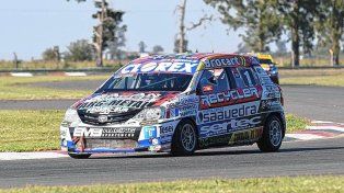 El piloto de Paraná va por el bicampeonato este domigno en el autódromo santafesino.