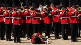 Guardias británicos se desmayaron en un ensayo al rayo del sol