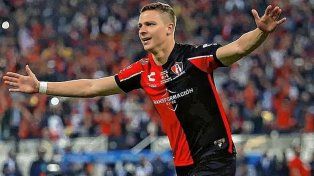 Julio Furch seguirá su carrera en el Santos de Brasil.